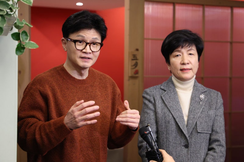 “함께 정치하고 싶다” <b>한동훈</b> 요청에…<b>김영주</b> “늦지 않게 답드리겠다”