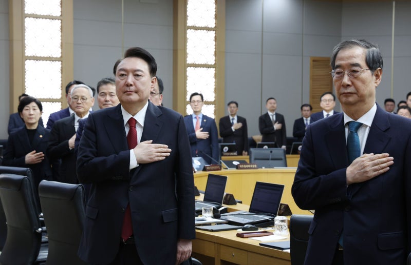 尹 “의사의 자유에는 책임 따라... 불법 <b>집단행동</b>은 허용될 수 없어”(종합)