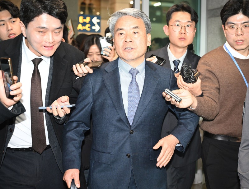 ‘11일 만에 <b>귀국</b>’ <b>이종섭</b> “공수처와 일정 조율해 조사받을 기회 있길”