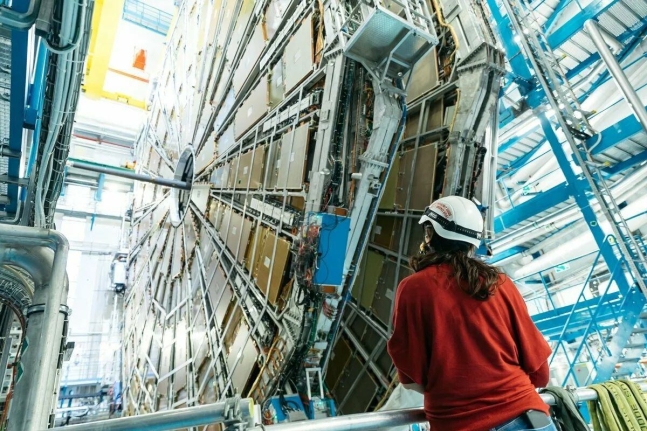 유럽입자물리연구소(CERN)의 아틀라스 입자가속기. 우크라이나 전쟁으로 이곳에서 러시아와 동맹국인 밸라루스 과학자들은 연구를 할 수 없게 됐다. 또 전쟁으로 에너지 가격이 상승하면서 내년 입자충돌 실험으 줄 것으로 