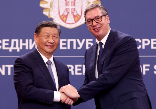 시진핑(왼쪽) 중국 국가주석과 알렉산다르 부치치 세르비아 대통령./EPA 연합뉴스