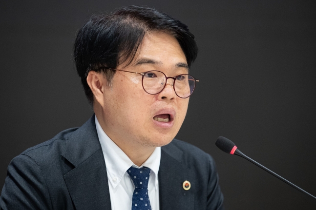임현택 대한의사협회 회장이 지난 16일 서울 용산구 의협회관에서 열린 2025년 수가협상에 대한 대한의사협회 입장 발표 기자회견에서 발언하고 있다./뉴스1