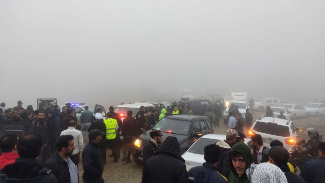 19일(현지 시각) 이란 동아제르바이잔 주 바르자칸에서 에브라힘 라이시 이란 대통령이 탄 헬리콥터가 추락한 후 구조대가 작업하고 있다. / 로이터 연합뉴스 