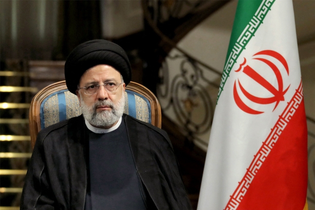 에브라힘 라이시 이란 대통령이 2022년 6월 11일 수도 테헤란에서 베네수엘라 대통령과 회담 후 공동성명을 발표하는 모습. 로이터통신은 이란 관리를 인용해 라이시 대통령이 북서부 산악 지역에서 헬기가 추락한 후 사