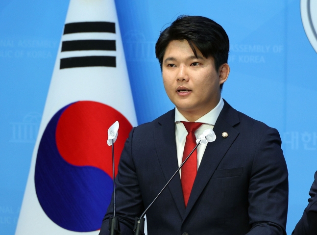 국민의힘 김근태 의원이 28일 오전 국회 소통관에서 '해병대원 특검법' 관련 입장을 밝히고 있다. /연합뉴스