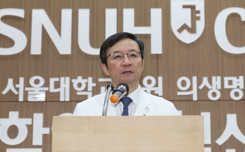 김영태 서울대병원장 “<b>교수</b>진 집단 <b>휴진</b>, 허가하지 않겠다”