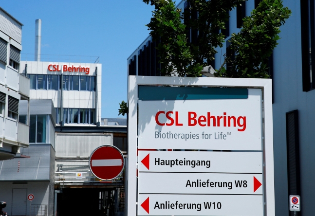 스위스 베른에 있는 회사 건물 밖에 CSL 베링의 간판이 보인다. /로이터=연합뉴스 
