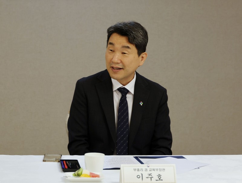 <b>이주호</b> “의대 정원 늘어도 <b>교육</b> 질 떨어지지 않아… 의료계 돌아와야”