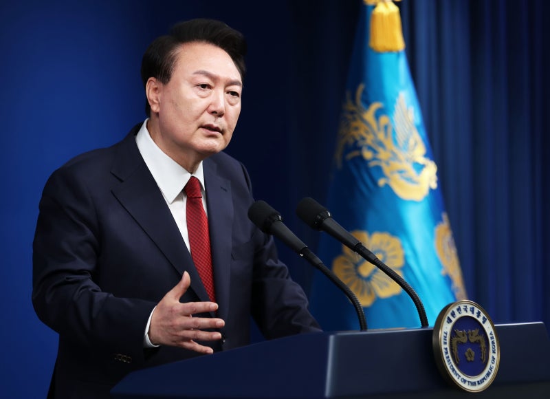 尹 대통령, <b>부안 지진에</b> “피해 신속 파악·안전점검” 지시