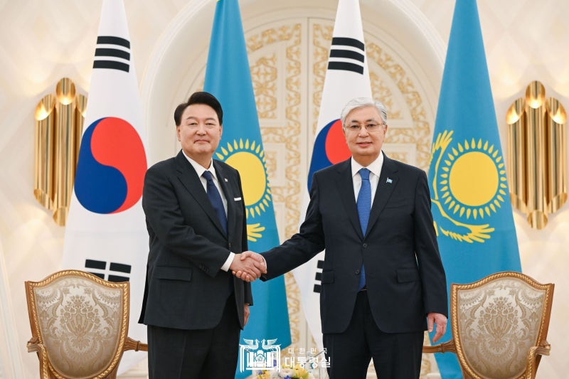 尹 <b>대통령</b>, 벡테노프 <b>카자흐 총리</b> 접견... “협력 확대 후속 조치에 각별한 관...