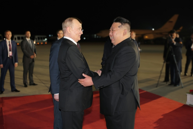 블라디미르 푸틴 러시아 대통령과 김정은 북한 국무위원장. /평양 노동신문 뉴스1