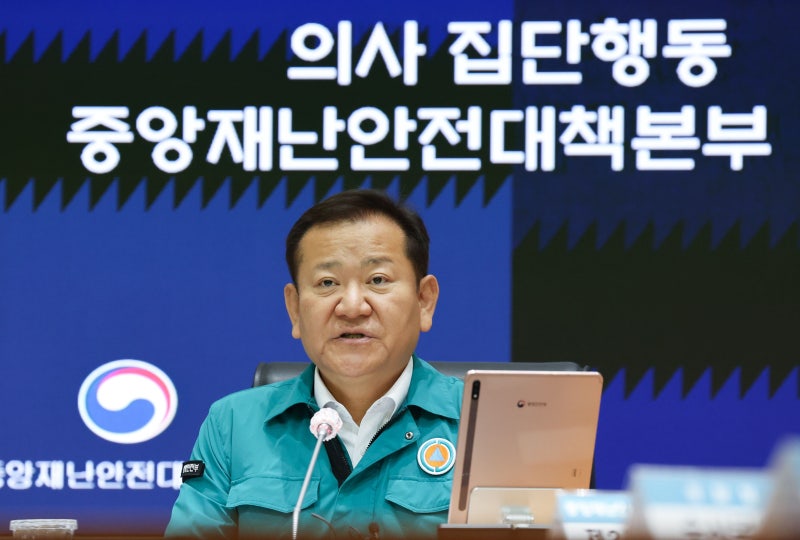 <b>세브란스</b>병원 무기한 <b>휴진</b> 돌입… 정부 “갈등 해결 방법은 대화”