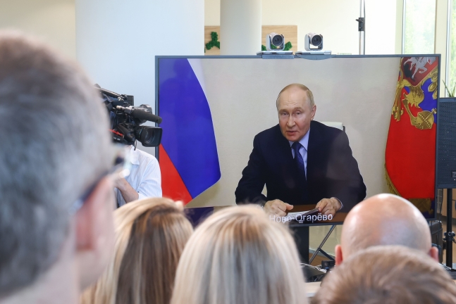 28일(현지 시각) 블라디미르 푸틴 러시아 대통령이 화상으로 국가안보회의를 주재하고 있다. /타스연합뉴스