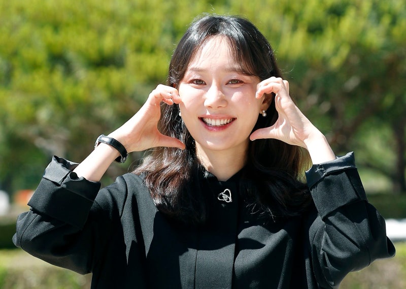 <b>이유영</b> “5월에 <b>결혼</b>했다, 9월 출산 예정”… 남편은 누구?