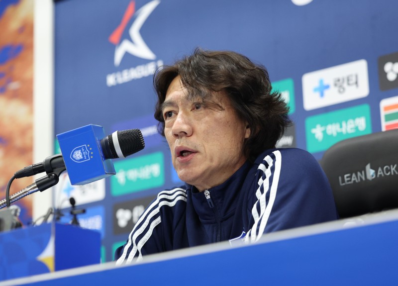 차기 대표팀 사령탑 <b>홍명보</b> “<b>축구</b> 인생 마지막 도전”