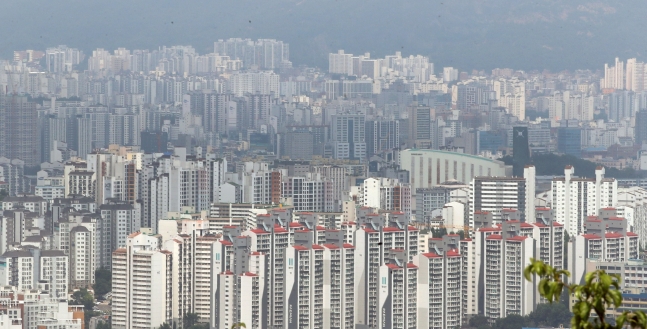 서울 남산에서 바라본 아파트 단지. /뉴스1