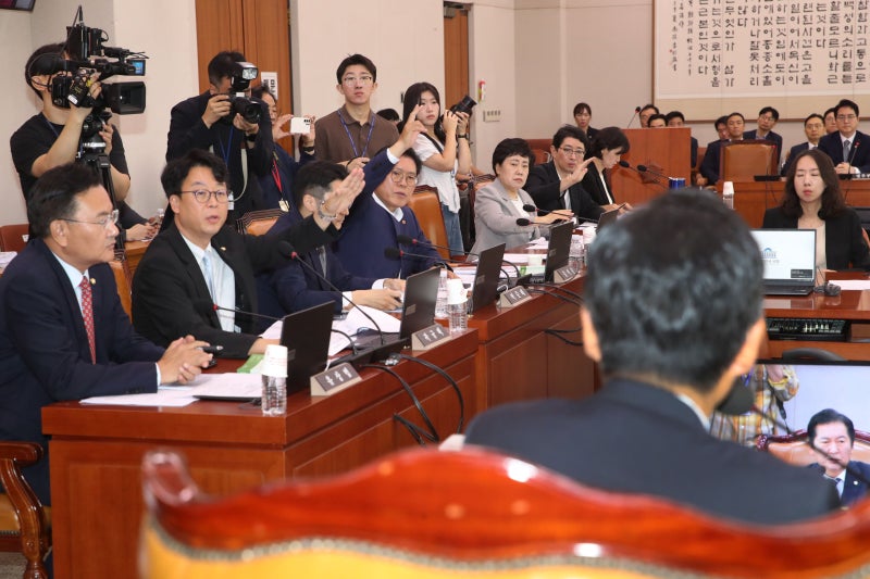 법사위, ‘<b>한동훈</b>·김건희 <b>특검법</b> 청문회’ 의결