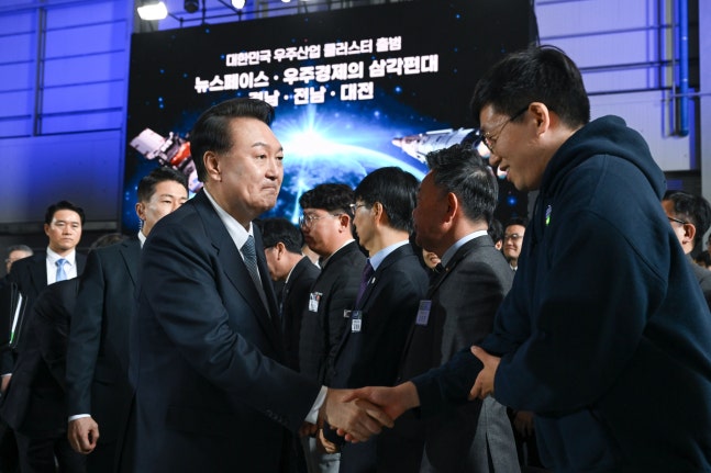 President Yoon Suk-yeol shakes hands with attendees at the inauguration ceremony of the Republic of Korea Space Industry Cluster held at Korea Aerospace Industries (KAI) in Sacheon, Gyeongsangnam-do on March 13./ Blue House