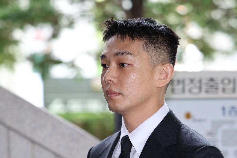 배우 <b>유아인</b>, 30대 남성 <b>성폭행</b> 혐의로 고소당해