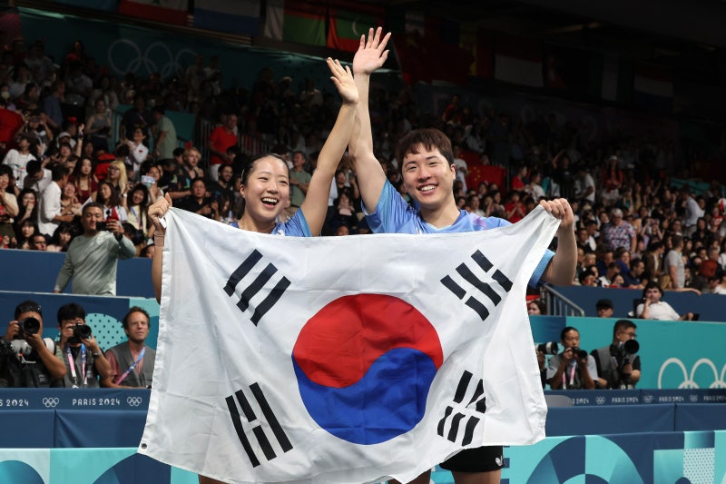 탁구 혼합복식 <b>임종훈</b>-<b>신유빈</b> 동메달…12년만의 쾌거