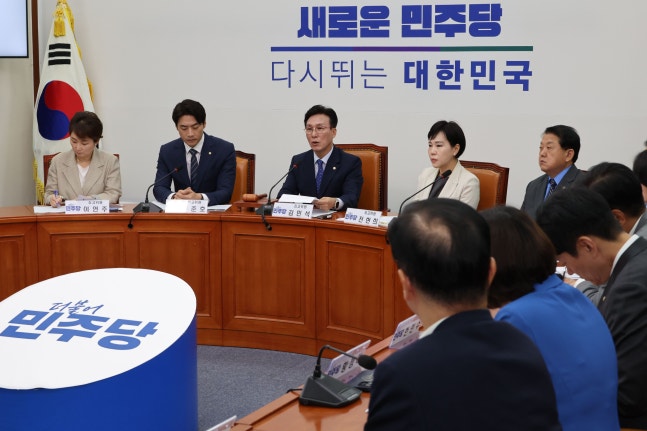 Kim Min-seok, the senior chief coordinator of the Democratic Party, is presiding over the Senior Coordinators' Meeting at the National Assembly in Yeouido, Seoul on the morning of the 23rd. There was no mention of the 'Bucheon fire accident' in the public speeches on this day. /Yonhap News