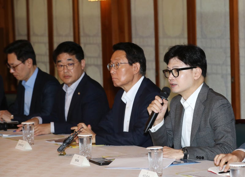 <b>한동훈</b> “<b>스프링클러 의무화</b> 등 구축 건물 화재 대책 논의해야”