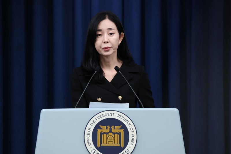 <b>대통령실</b> “野 ‘<b>계엄 괴담</b>’, 나치·스탈린 선동주의... 탄핵 빌드업이...