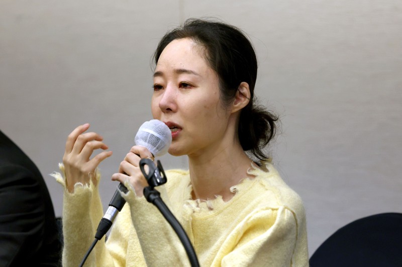 <b>뉴진스</b> 팬들 “<b>민희진</b> 임기 <b>보장하라</b>” 공개서한