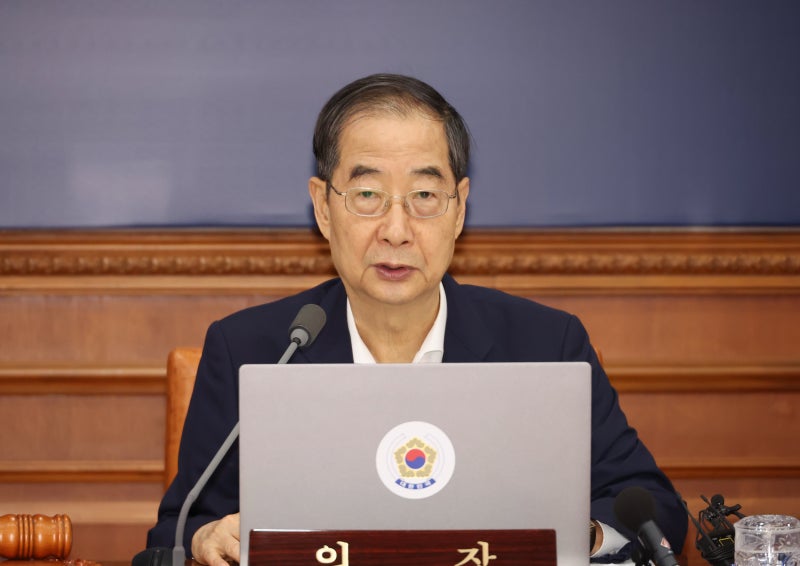 韓<b>총리</b> “추석 연휴 ‘응급실 대란’ 발생 않았지만… 응급의료 상황 여...