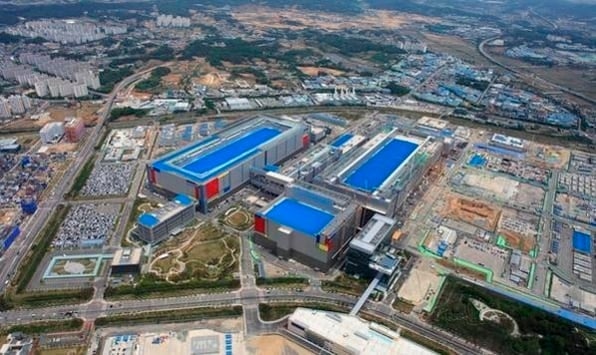 サムスン電子が稼働を開始した平沢2ライン全景。 DRAMを皮切りに超微細ファウンドリ製品も生産する予定だ。