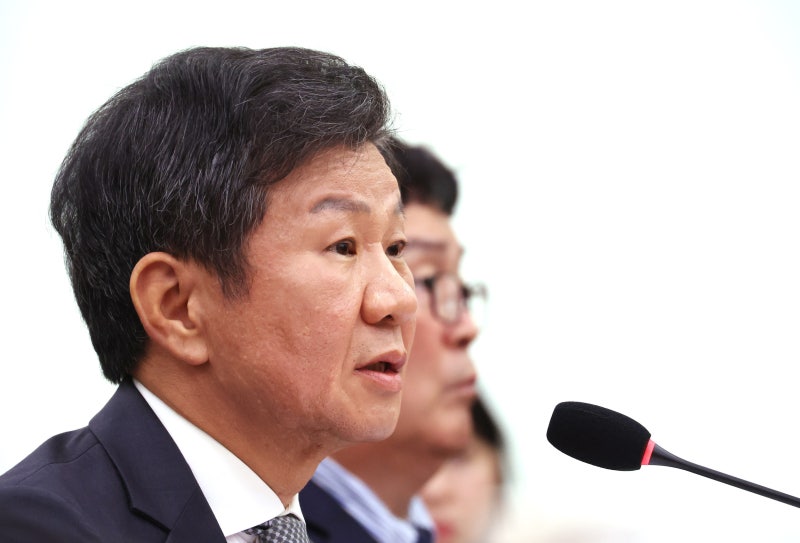 축구<b>지도자</b>협회 “마지막 기회…<b>정몽규</b> <b>회장</b> 즉각 사퇴하라”