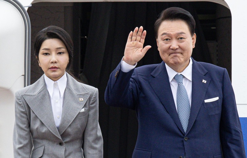 검찰, ‘<b>명품백</b> 수수’ 尹 대통령 부부 ‘무혐의’ <b>불기소</b>