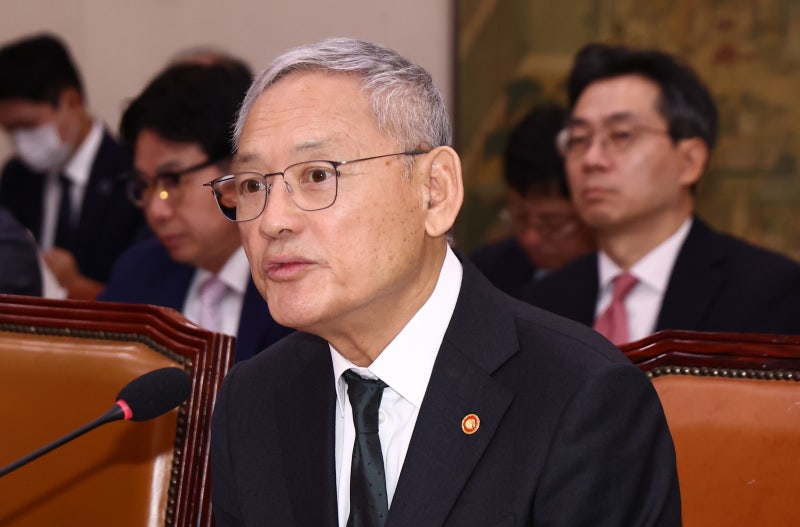 <b>유인촌</b> 문체부 장관 “<b>정몽규</b> 축구협회장 4연임 불허”