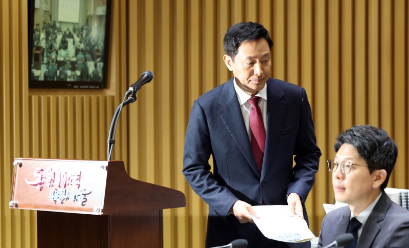 <b>상암</b>경기장 ‘논두렁 <b>잔디</b>’ <b>논란</b>에… 오세훈 “정말 죄송”