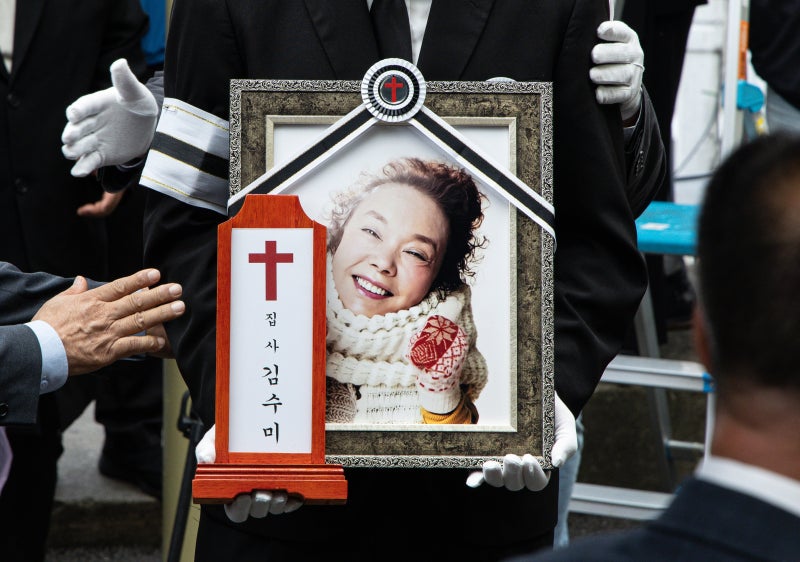 “<b>엄마</b>, 미안해”… ‘일용 엄니’ 故<b>김수미</b> 눈물의 발인식