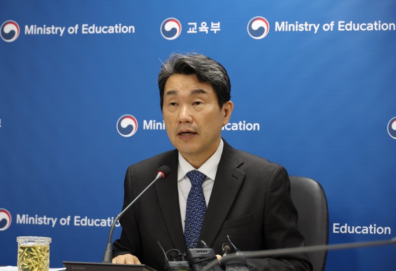 <b>교육부</b>, 의대생 <b>휴학</b> 대학 자율에 맡기기로… ‘의대 증원’ 반발 8개월...