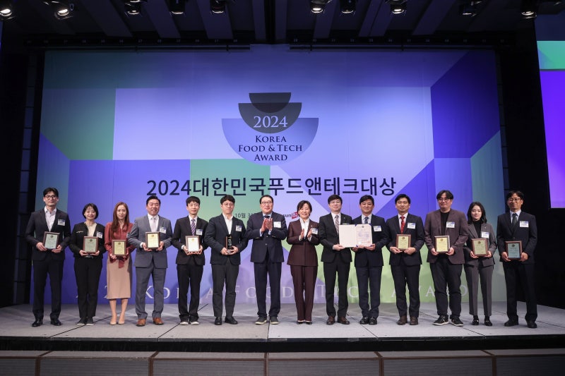 [푸드앤테크대상] K푸드 잇는 6.2조 건기식 시장... 16종 대상 수상 - 뉴스 썸네일 이미지