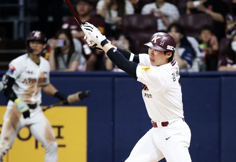 MLB <b>사무국</b>, 키움 <b>김혜성</b>·KT <b>강백호</b> 신분조회 요청… 미국 진출 나서나