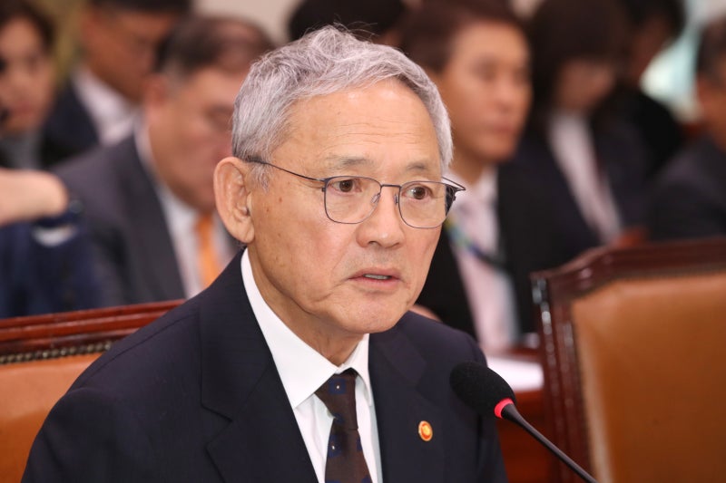 <b>유인촌</b> 문체부 <b>장관</b> "<b>이기흥</b> 체육회장, 직무 정지도 가능"