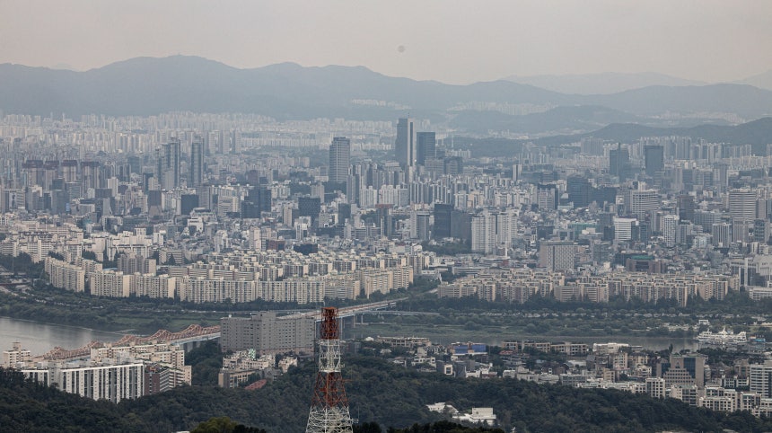 View of the Hyundai Apartment Complex in Apgujeong, Gangnam-gu, Seoul. /News1