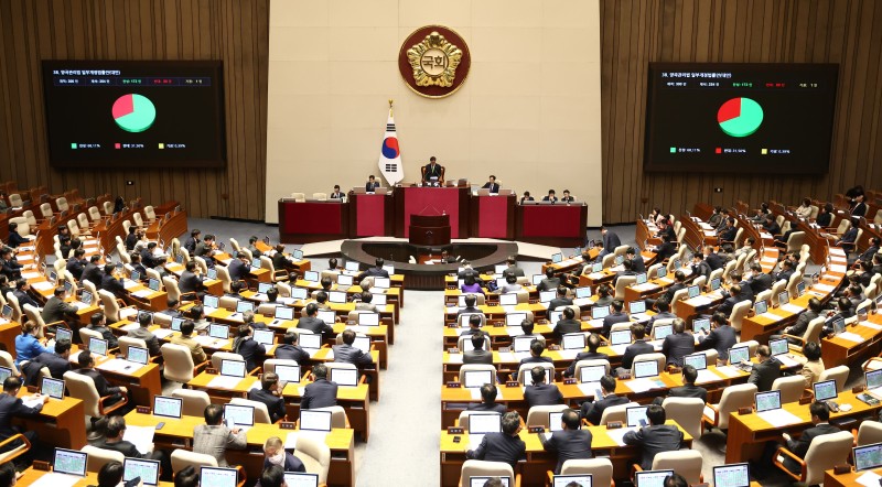 ‘쌀 의무매입·차액지급’ 양곡법, <b>본회의 통과</b>