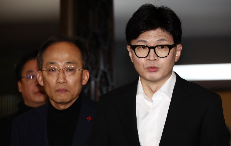 與, ‘<b>국방장관</b> 해임·내각<b>총사퇴</b>’ 요구 뜻 모아…‘尹 탈당’ 추후 논...