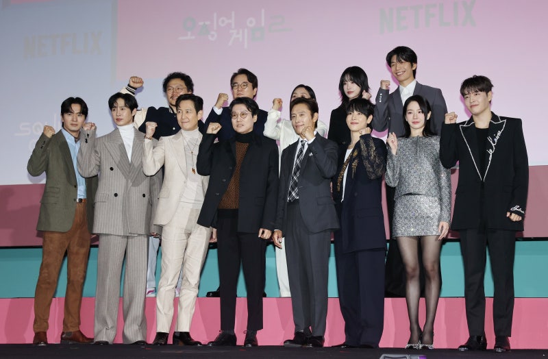 오겜2 제작 발표회에서도 尹 <b>비판</b> 잇따라… “탄핵이든 하야든 최대한 ...