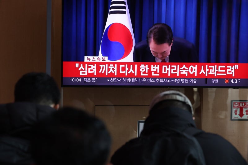 尹 “내란죄 수사·탄핵 맞설 것... 野, <b>이재명</b> ‘유죄 선고’ 임박에 조...