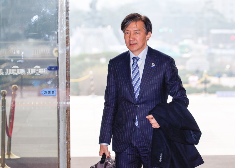 <b>조국</b>, 징역 2년 확정… 의원직 상실·조만간 수감