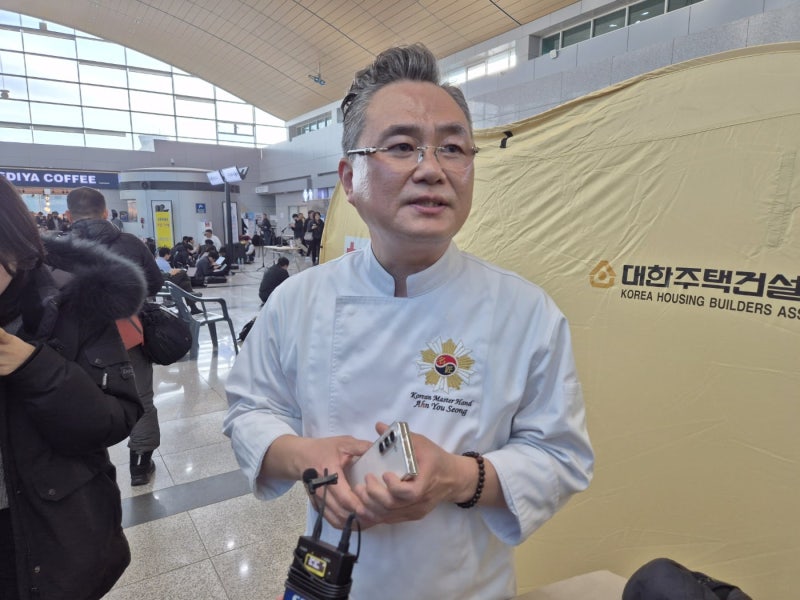 [제주항공 무안참사] ‘흑백요리사’ <b>안유성</b> 셰프, <b>김밥</b> 싸서 유가족 찾...