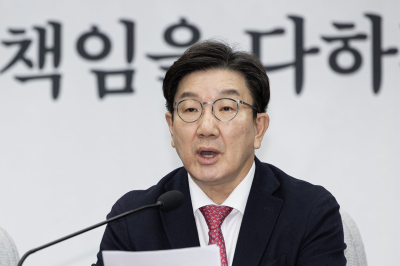 ‘<b>백골단</b> 회견 논란’에 권성동 “적절치 못해… <b>김민전</b> 징계 사유는 아...