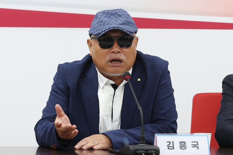 가수 <b>김흥국 무면허 운전</b>… 벌금 100만원