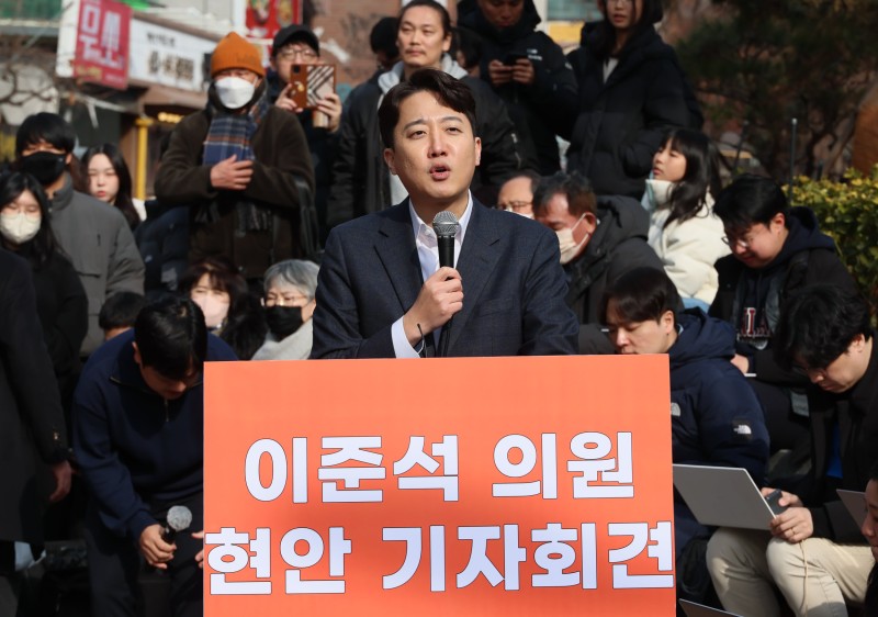 <b>이준석</b>, 사실상 대선 출마 선언… “케네디·오바마도 40대 지도자 돼”