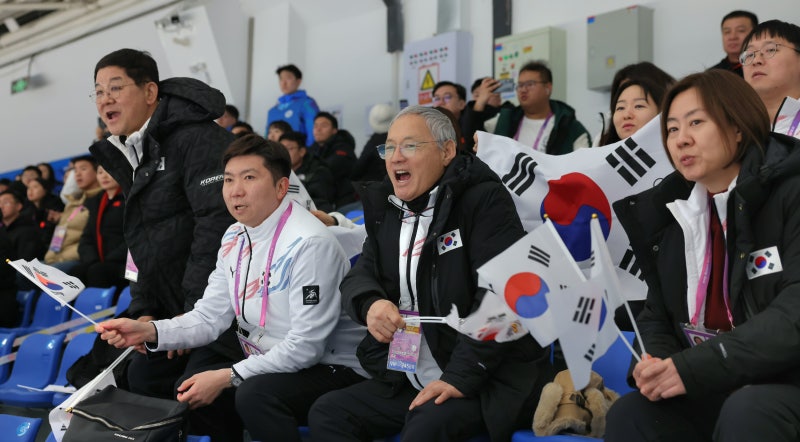 <b>유인촌 장관</b> "유승민 체제 체육회 기대 커… 뒷바라지하겠다"